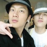 다정하게  어깨<b>동무</b> 하고 찍은 아이돌 셀카들