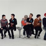 [블락비] 다리꼬는<b>버릇</b> 어떻게없애??ㅠㅜ