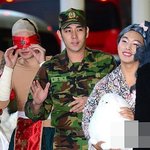 슈주 대박 빵터지는 어제 공항 코스프레 패션ㅋㅋㅋㅋ