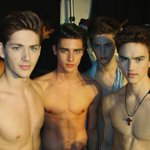 <b>이사진속</b> 외국 남자모델 이름 아는사람?