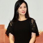 <b>흑발</b>+빨간 입술 때문에 얼굴 더 하얘 보이는 김현주