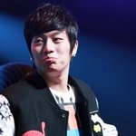 <b>무대</b>위 깜찍 애교 부리는 男<b>아이돌</b>