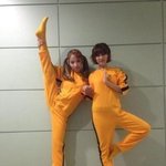 #레인보우 김지숙 <b>유연</b>성 과시 이소룡 트레이닝복 입고 찰칵!!
