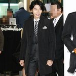 얼굴 살 진짜 다 빠진 거 같은 <b>현빈</b>