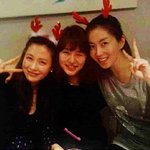 [손예진] 의외의 친분! 손예진&amp;윤은혜, 운동화로 <b>완성</b>한 동안패션!!