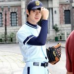 어깨가 태평양 수준인 칠봉이....