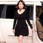 <b>목선</b>이랑 쇄골이 예쁜 아이유