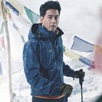 <b>남성미</b>+야성미 넘치는 조인성 새 화보