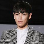 <b>top</b> 앞머리 하나 내렸을 뿐인데....