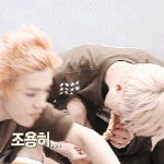 [EXO] <b>피자</b> 왜이렇게 조금 씹어먹을까?