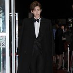 롱코트 걸친 이종석