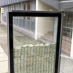 더 <b>기발</b>하게, 더 자극적으로