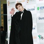 시상식에 뱀파이어 <b>백작</b>처럼 하고 온 이종석