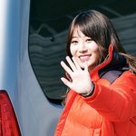 오렌지 패딩 입었던 최근 <b>유라</b>