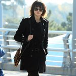 얼굴이 너무 작아서 선글라스 흐르기 <b>직전</b>인 고아라