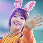 <b>깜찍</b>한 토끼 머리띠한 아이돌