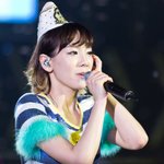 무대위에서 인이어 <b>체크</b>하는 아이돌.jpg
