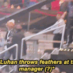 [비상대피소] 루한이 매니저한테 깃털<b>뿌림</b>