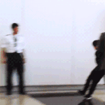 [EXO] 경수<b>목발</b> 울어야하는데 귀엽다 콩콩콩 ㅠㅠ