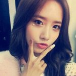 <b>날렵</b>한 브이라인 턱선의 아이돌 셀카