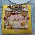 [비상대피소] 이건 <b>과자집</b>이 아니란말이야