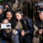 얼굴 시커멓게 분장해도 예뻐서 당황스러운 설리;;;