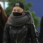 [태양] 최근 한결 같은 태양 공항 사복 패션