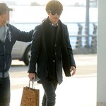 얼굴에 베갯 자국 새겨진 공항 <b>태민</b>