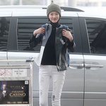 김우빈 여친의 공항 <b>패션</b>