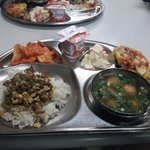 학교 급식 퀄리티의 <b>끝판</b>왕들