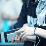 [비상대피소] 몇<b>시간</b><b>전</b>에 누구손이게 <b>한</b> 그 사진의 주인공