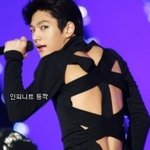 백허그 부르는 남자 아이돌 <b>뒷태</b>