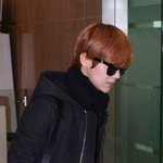 [엑소] 마음씨 착한 exo 루한-레이, <b>팬레터</b> 다 챙겨가네