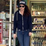 주유소에서 기름 넣는 크리스틴 스튜어트