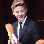 <b>주변</b>에 흔할듯 하지만 안흔한 외모의 男아이돌