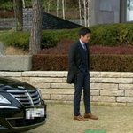 <b>직각</b>어깨 돋보이는 하석진패션
