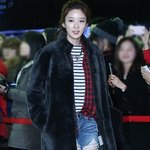 거대 퍼코트 입은 이청아