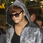男아이돌의 공항 <b>후드</b>티 패션