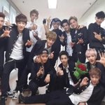 [EXO] 엑소는 <b>팬</b>들이 감싸줘야지