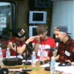 [시우민] 깨끗함을 <b>추구</b>하는 민석이에게 눈꼽붙이는 타오