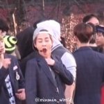 [시우민] <b>민석</b>아..앞에 팬들 있어