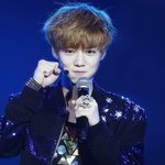 [EXO] 핸드폰 <b>충전</b>중이다 탭으로 갈아탔다