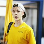 [EXO] 오세훈 공항<b>패션</b> 노랑노랑 이것도