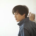 [카이] 혹시 이사진 큰걸로 있니