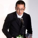 <b>잔디</b>인형 수준으로 머리 자란 하정우