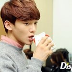 [CHEN] 난 <b>이</b>사진만 보면 자꾸 이상한생각이 들더라