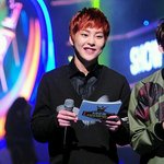 [시우민] <b>쇼</b>챔 기사사진 이게 <b>더</b> 잘나와썽ㅋㅋ