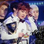 [시우민] 아기고양이가 <b>앞발</b>을 요로케