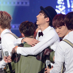 [exo] 찬열이랑 <b>엠버</b> 포옹함