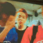 [시우민] 루루가 민석이턱을 <b>문질문질</b>